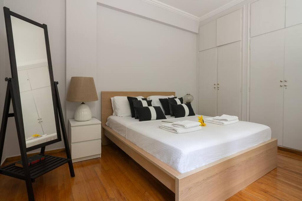 Апартаменты Chic N Central Apt In Kolonaki Афины Экстерьер фото