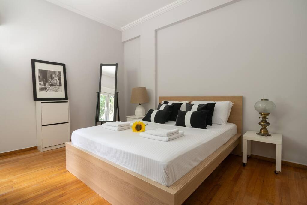 Апартаменты Chic N Central Apt In Kolonaki Афины Экстерьер фото